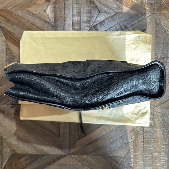 Louis Vuitton 10 Pettilante, monogram empreinte leather flap clutch in blue - Picture 13 of 14